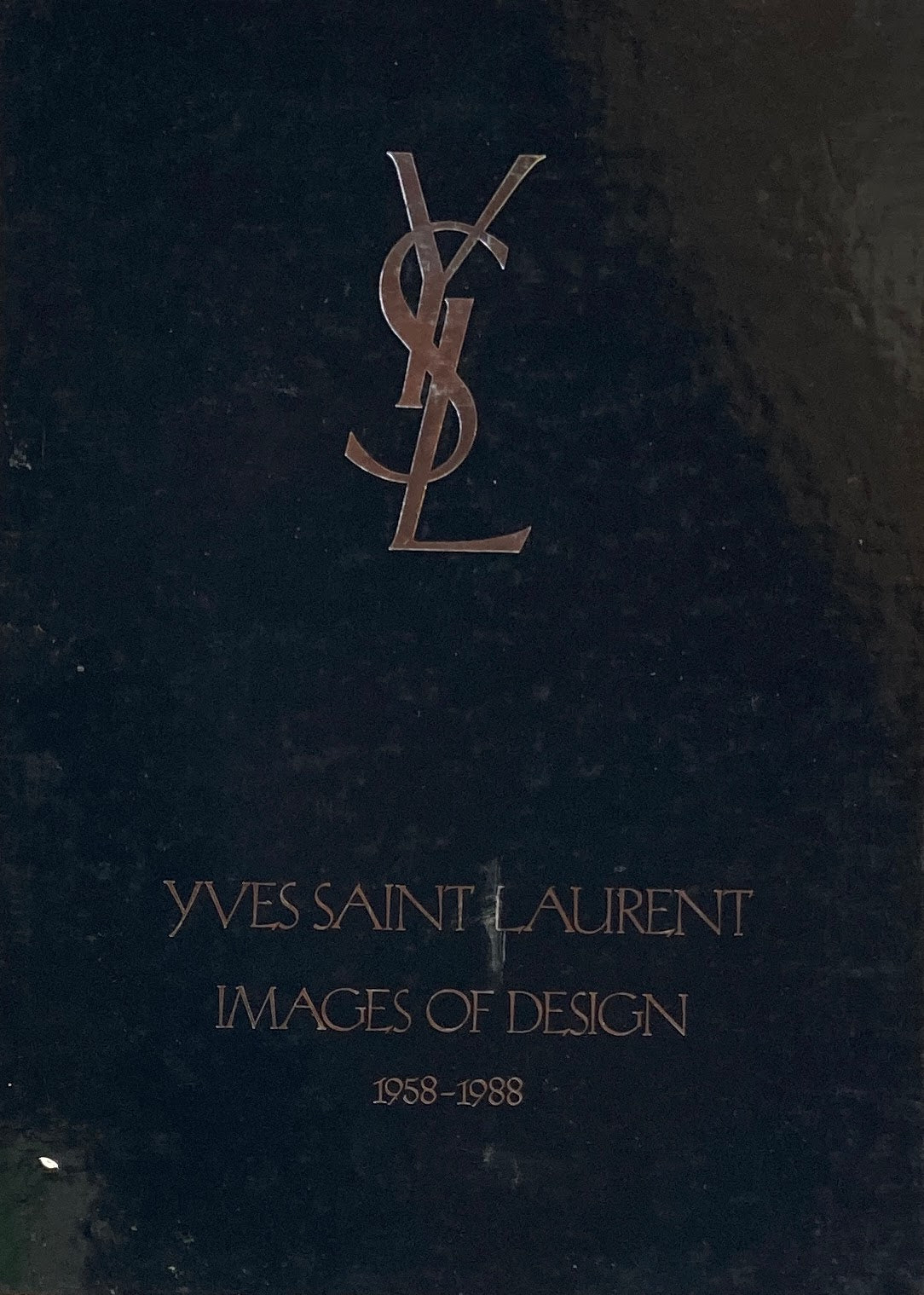 YVES ST. LAURENT Images of Design 1958-1988 イヴ・サンローラン