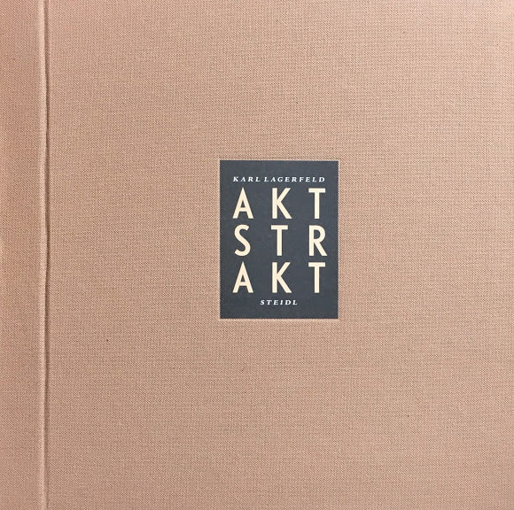 Aktstrakt Karl Lagerfeld カール・ラガーフェルド