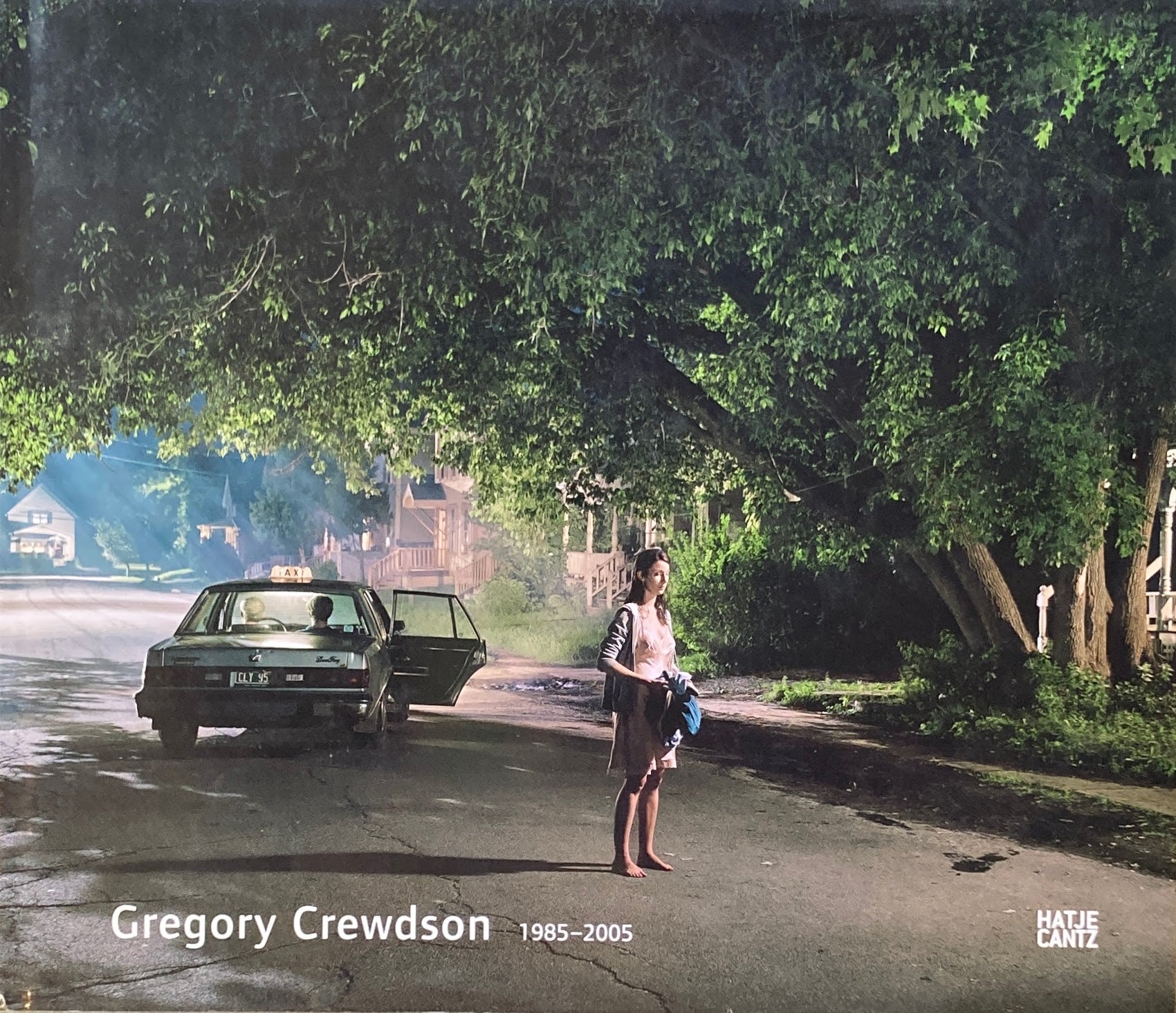 グレゴリー・クリュードソン Gregory Crewdson 1985-2005 – smokebooks