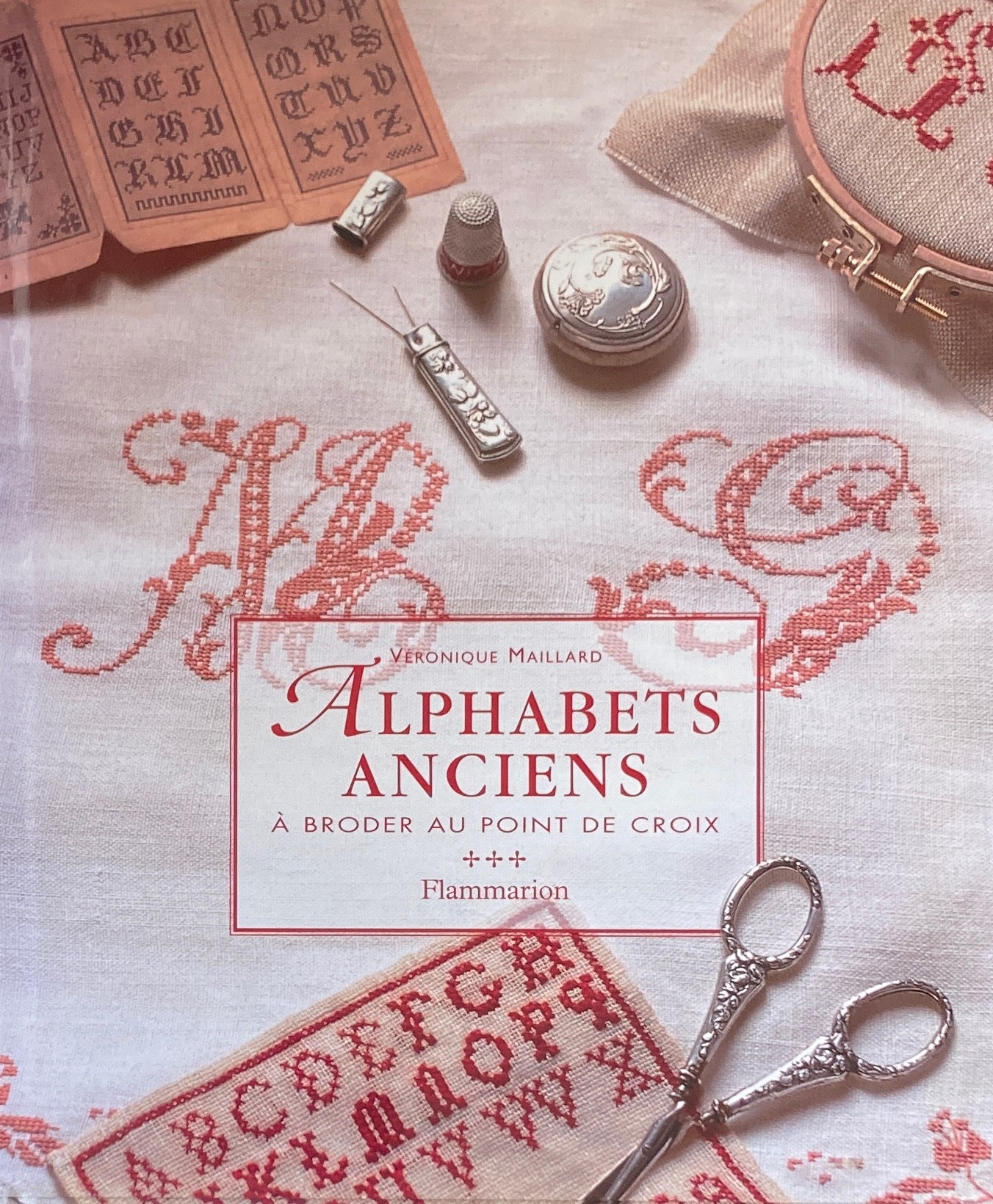 Alphabets anciens a broder au point de croix – smokebooks shop