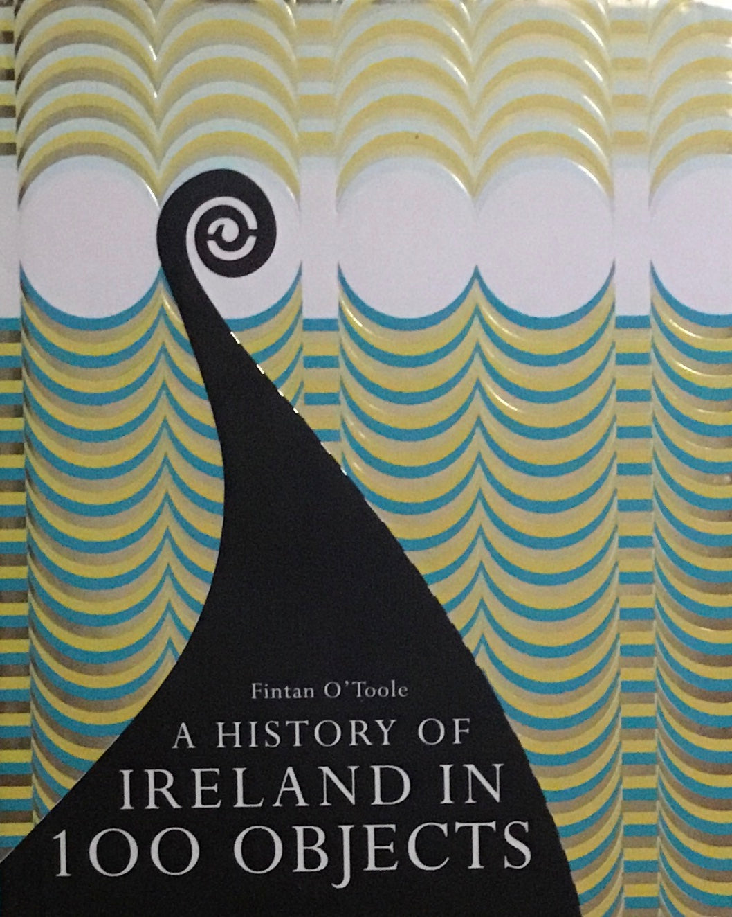 A History of Ireland in 100 Objects　Fintan O' Toole