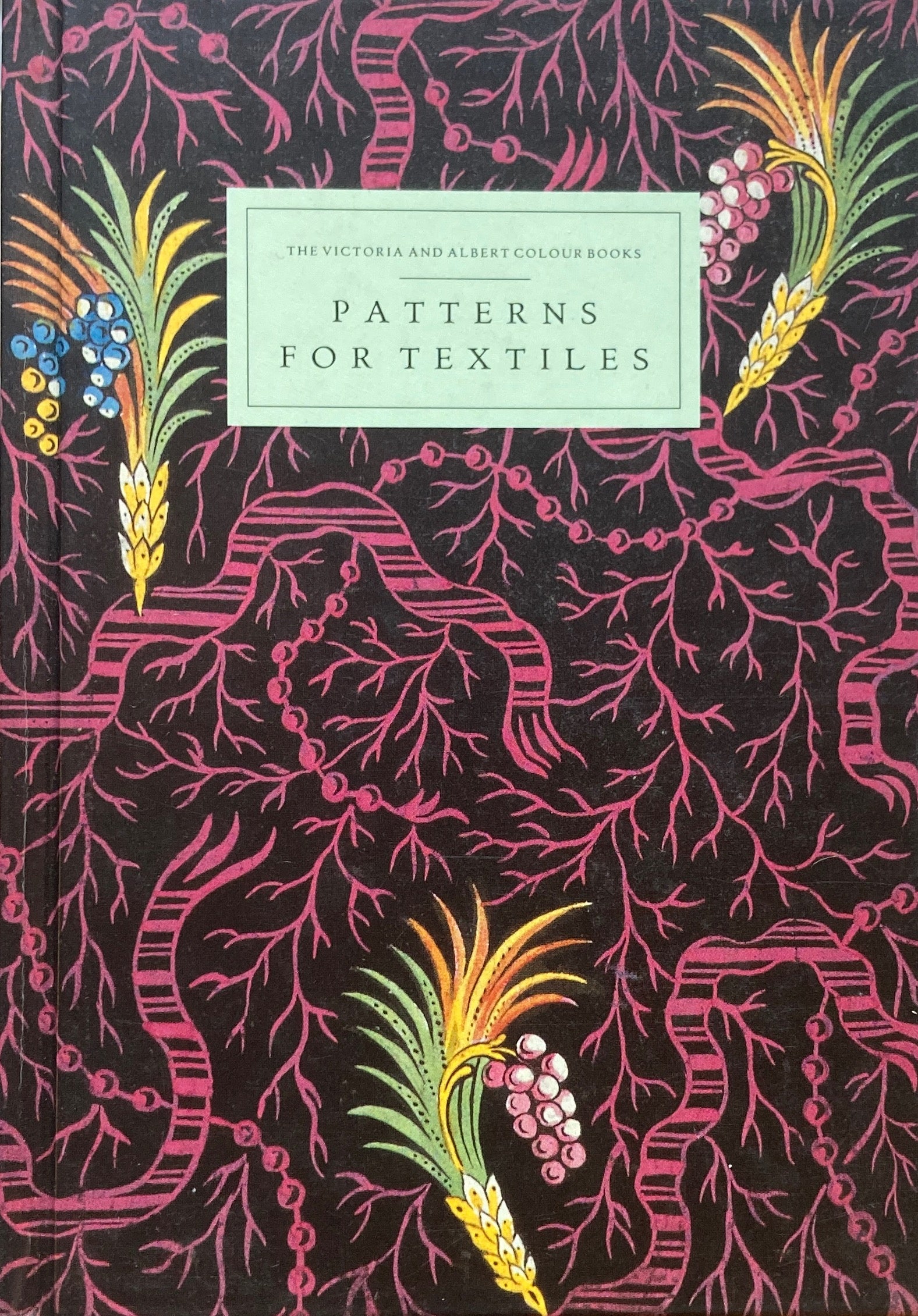 PATTERNS FOR TEXTILES　V&A