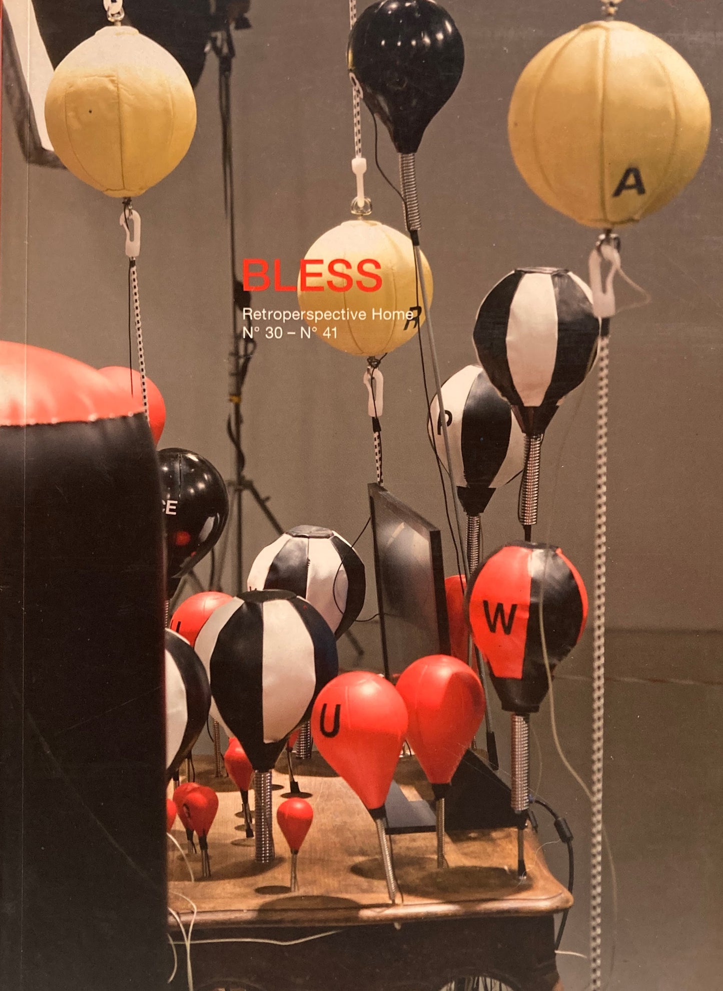 BLESS　2冊　Celebrating Ten Years of Themelessness: N° 00 – N° 29/ Retroperspective Home N° 30 – N° 41