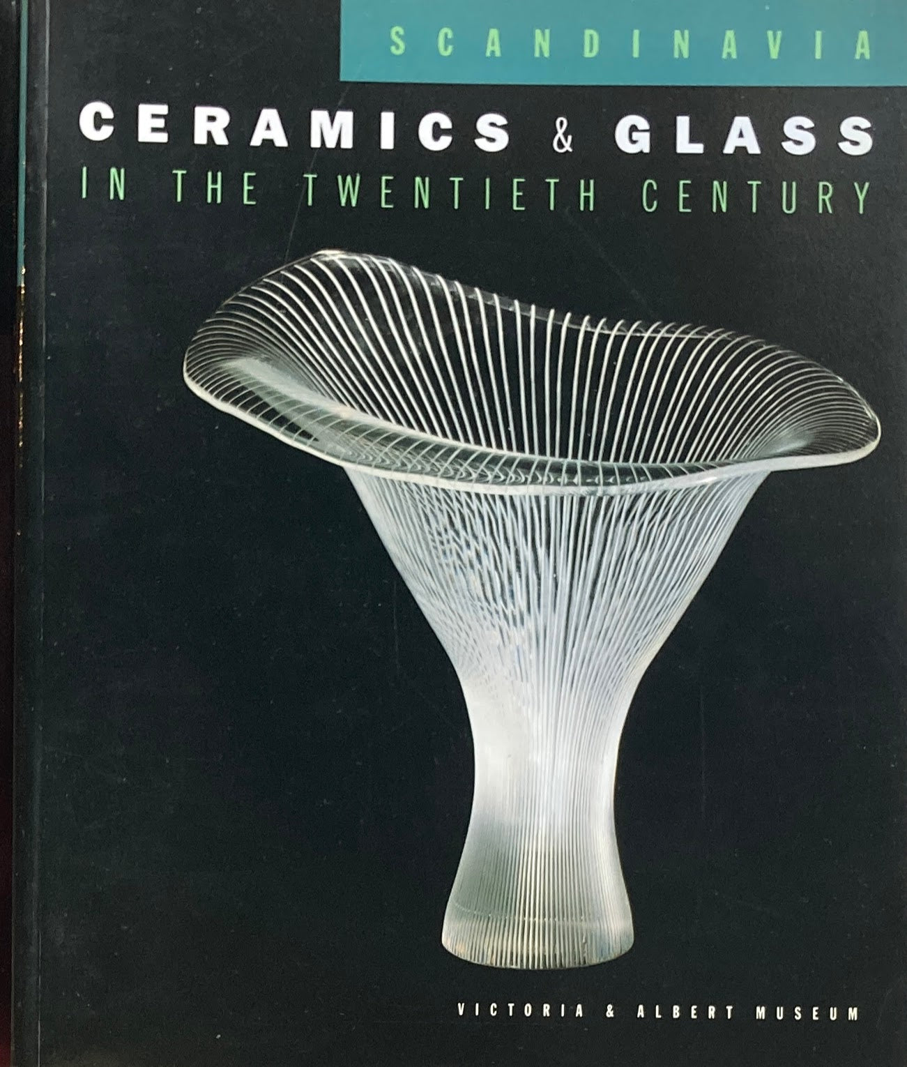 Scandinavia Ceramics & Glass　in the Twentieth Century　