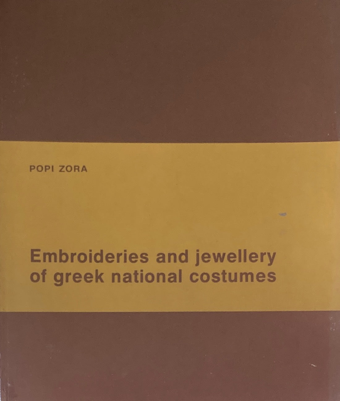 Embroideries and jewellery of greek national costumes　